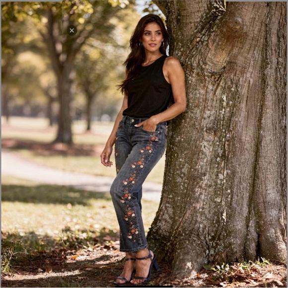 Pilcro Hyphen Mid Rise Embroidered Jeans By Anthropologie - Picture 2 of 16